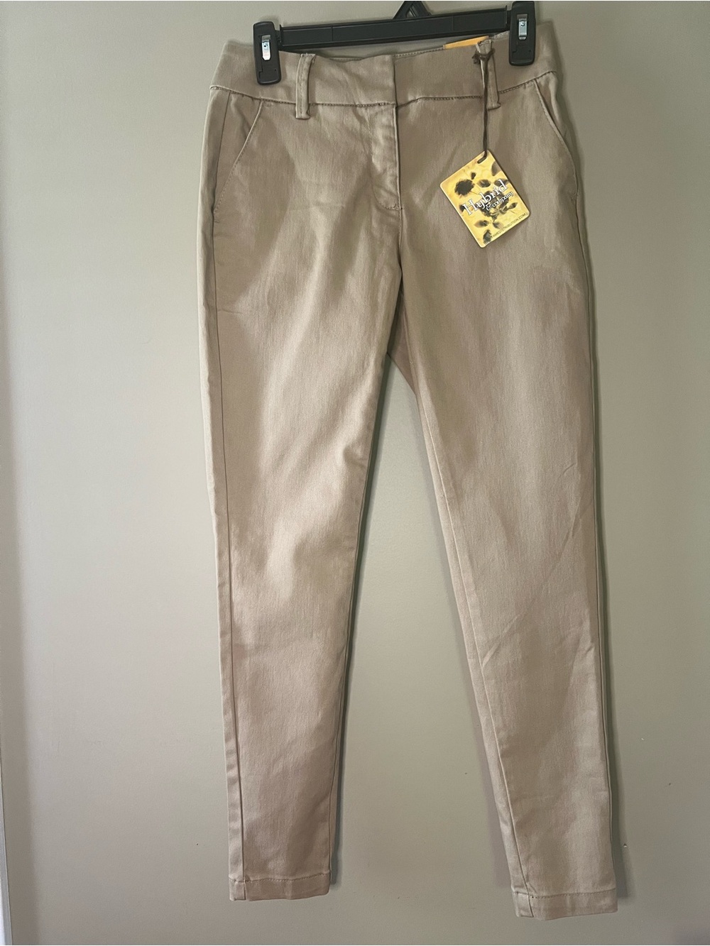 Hybrid & company Women's Skinny Jeans in Taupe sku# 015